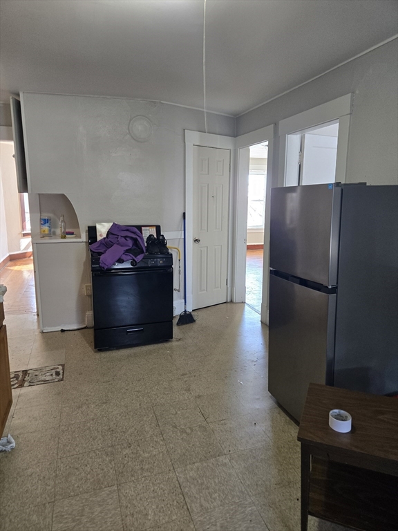 263 Elm Street, Unit 3L Holyoke, MA 01040 - Photo 11 of 14