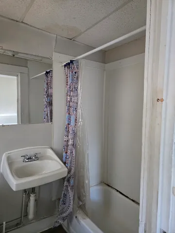 $1,734 | 263 Elm Street, Unit 3L, Holyoke, MA 01040