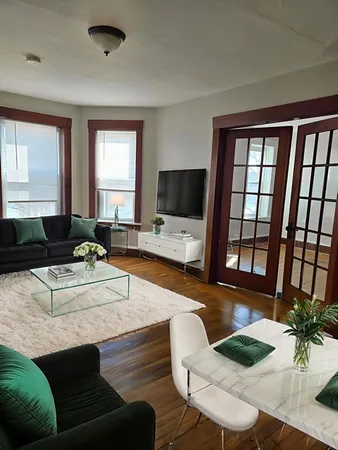 $1,734 | 263 Elm Street, Unit 3L, Holyoke, MA 01040