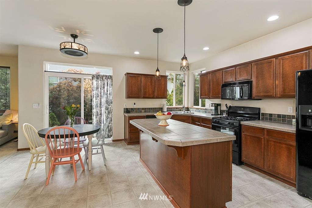 14724 45th Avenue Southeast Bothell, WA 98012 - Photo 6 of 25