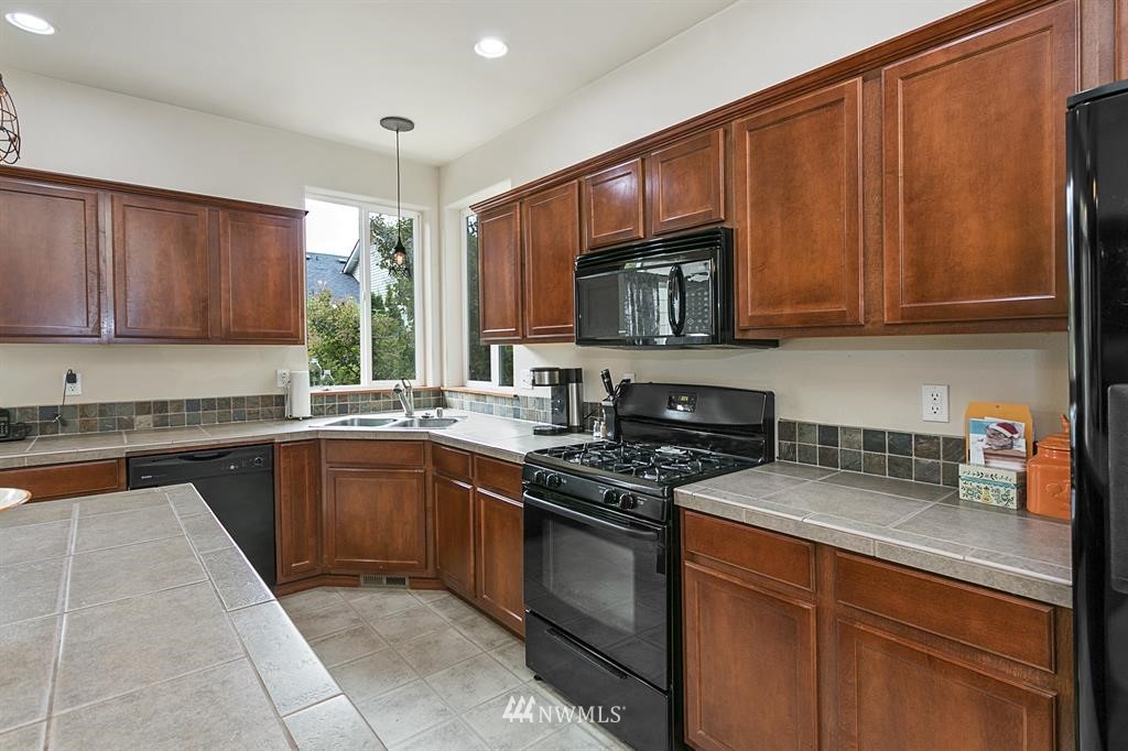 14724 45th Avenue Southeast Bothell, WA 98012 - Photo 7 of 25