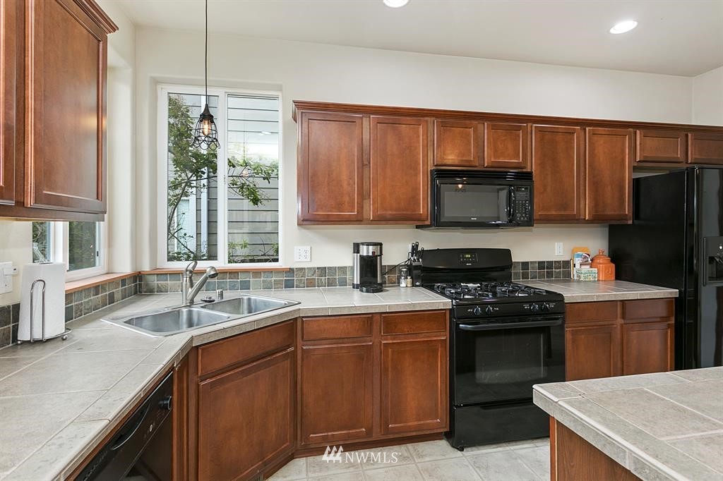 14724 45th Avenue Southeast Bothell, WA 98012 - Photo 8 of 25