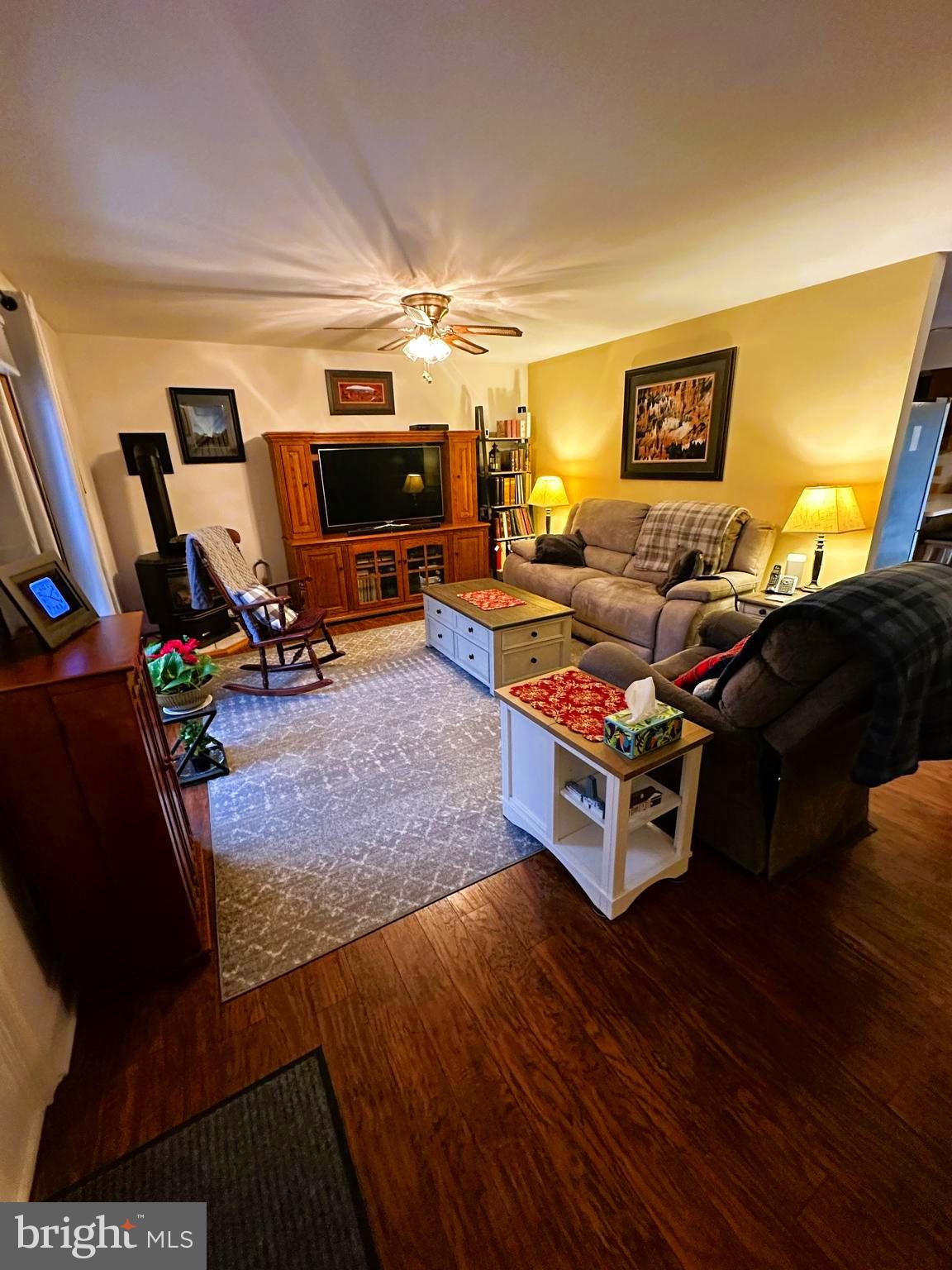 10958 Pit Road Seaford, DE 19973 - Photo 6 of 39 Living Room