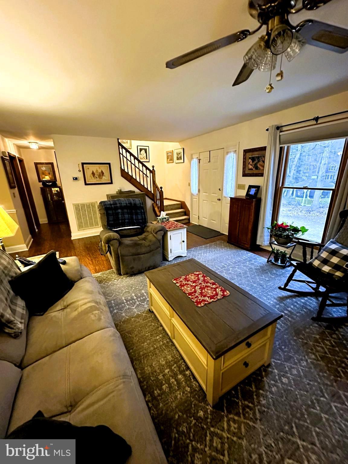10958 Pit Road Seaford, DE 19973 - Photo 7 of 39 Living Room
