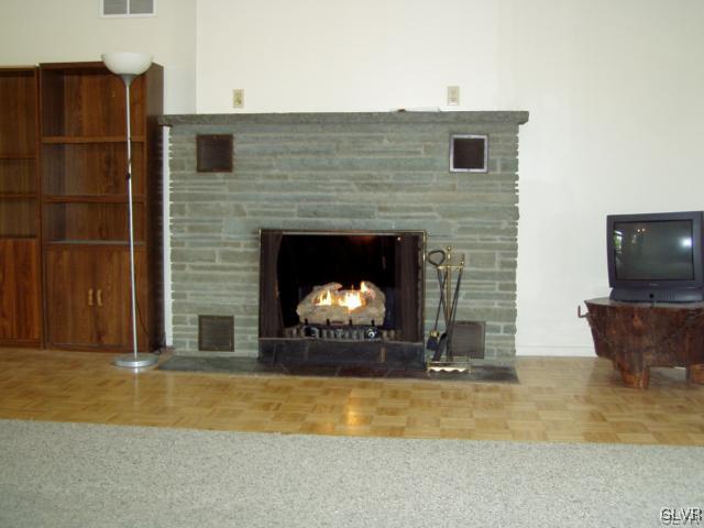 1013 Mitman Road Easton, PA 18040 - Photo 4 of 17 Gallery Image 4