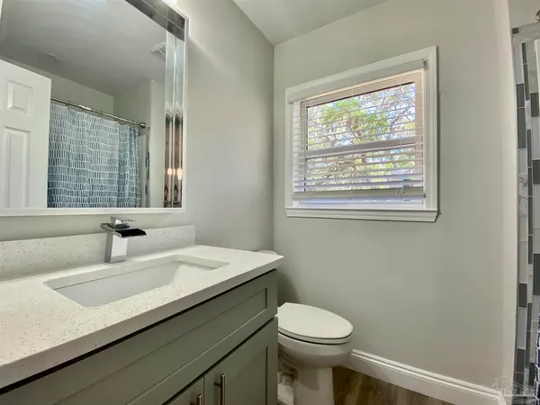 $3,700 | 402 Fairpoint Drive, Gulf Breeze, FL 32561