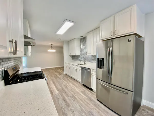 $3,700 | 402 Fairpoint Drive, Gulf Breeze, FL 32561