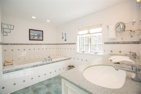 36 Woodridge Road Wayland, MA 01778 - Photo 15 of 25 Gallery Image 15
