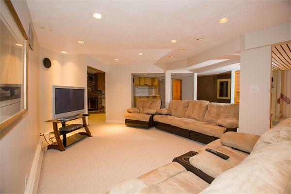 36 Woodridge Road Wayland, MA 01778 - Photo 21 of 25 Gallery Image 21