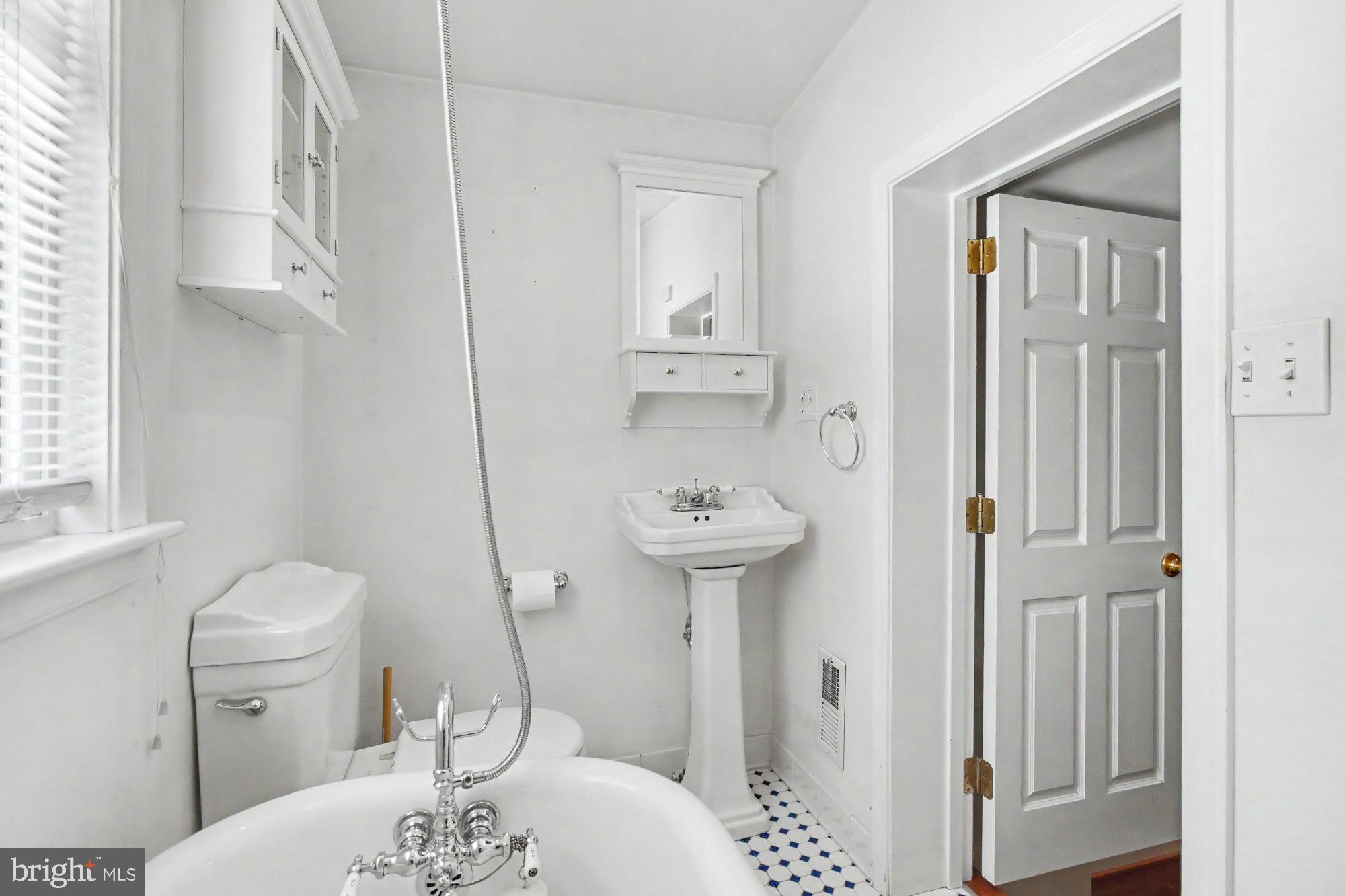 2048 Bank Street Baltimore, MD 21231 - Photo 39 of 41