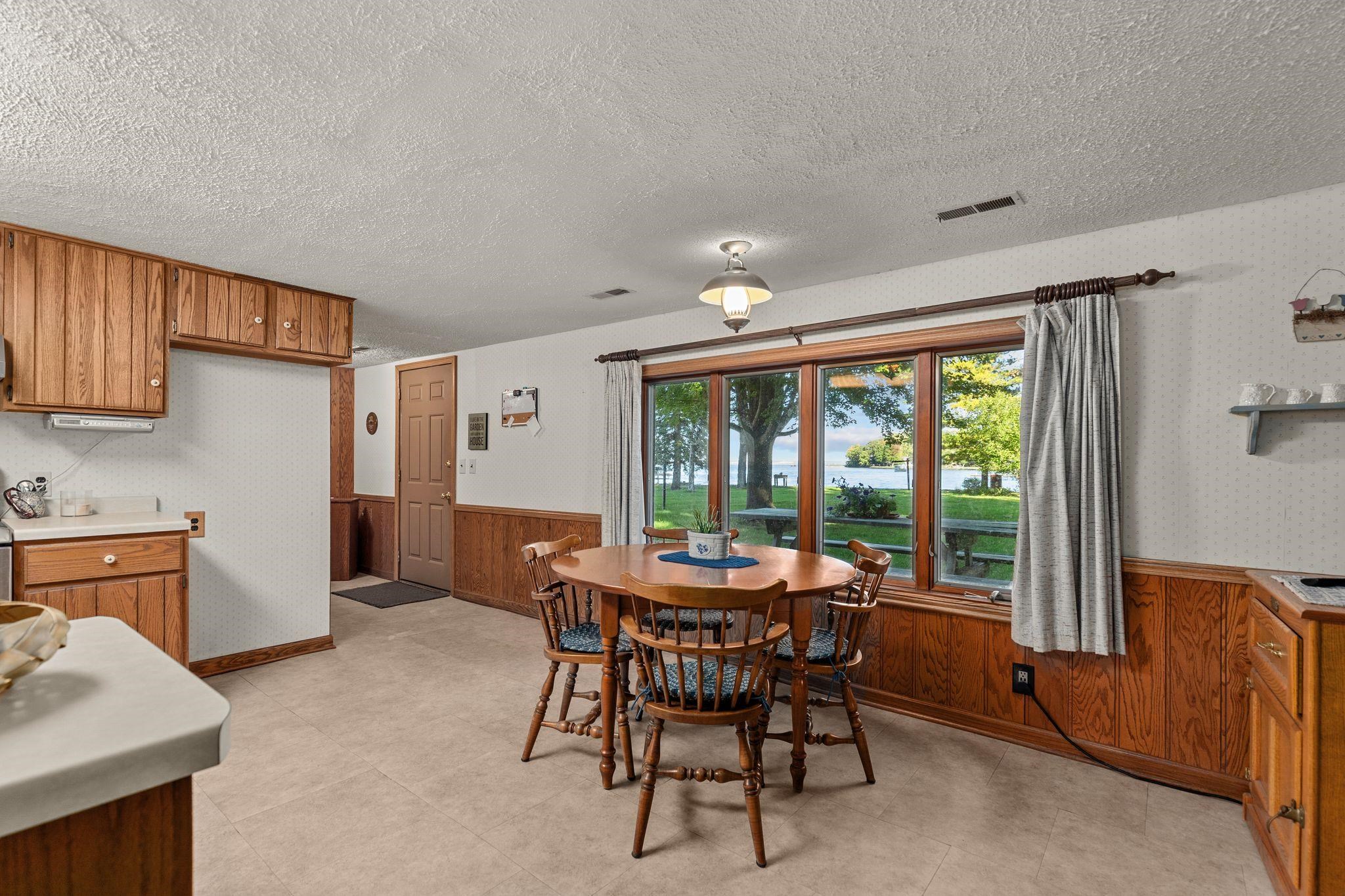 5592 Lake Road Oshkosh, WI 54902 - Photo 21 of 65 Gallery Image 21