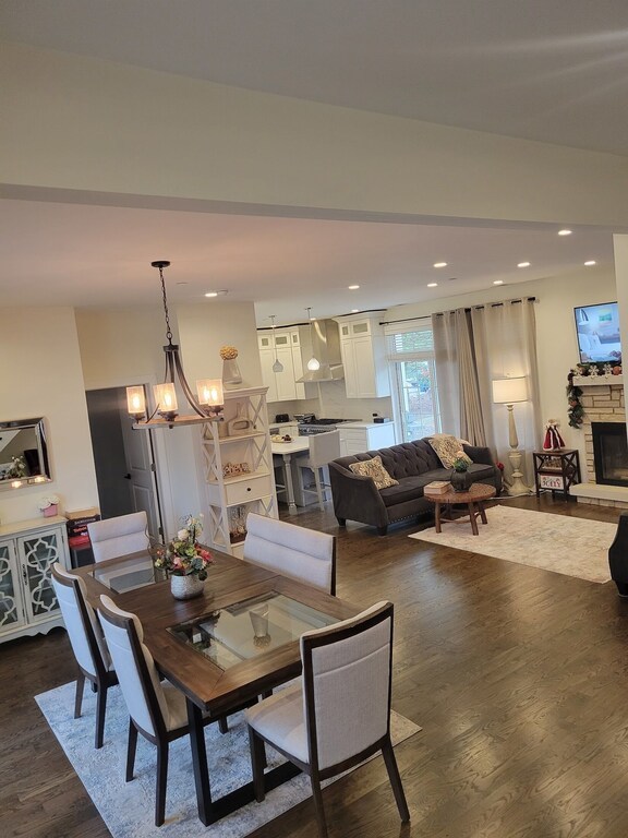 3101 Sprucewood Road Wilmette, IL 60091 - Photo 2 of 10 a living room with furniture a table and chairs