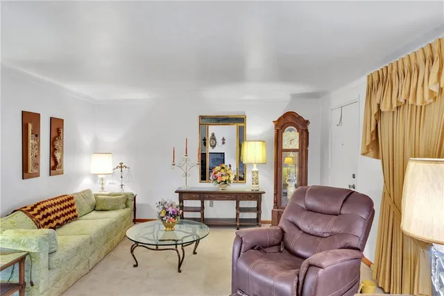 $189,900 | 13348 Dean Drive, Irwin, PA 15642