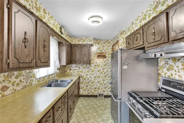 $189,900 | 13348 Dean Drive, Irwin, PA 15642