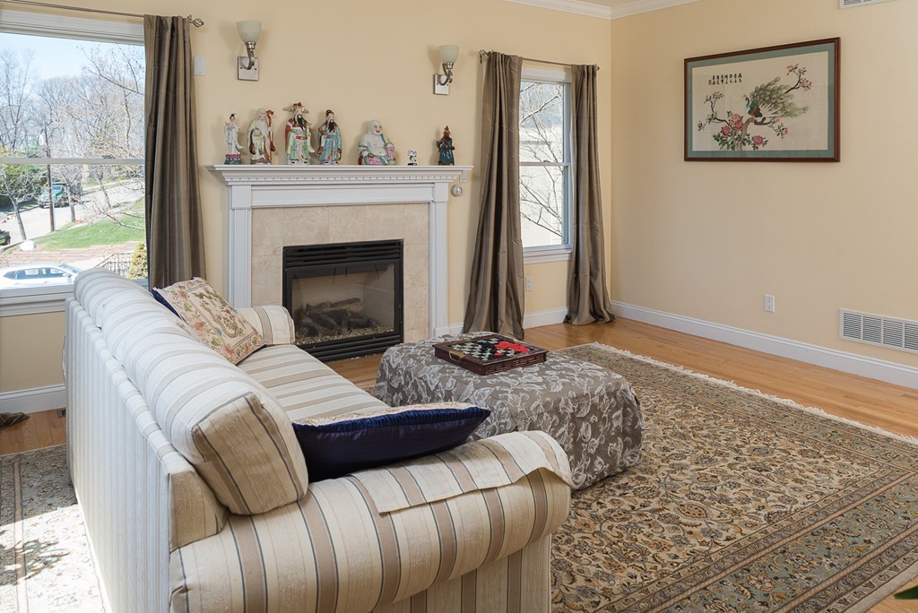 290 Hartman Road Newton, MA 02459 - Photo 4 of 30