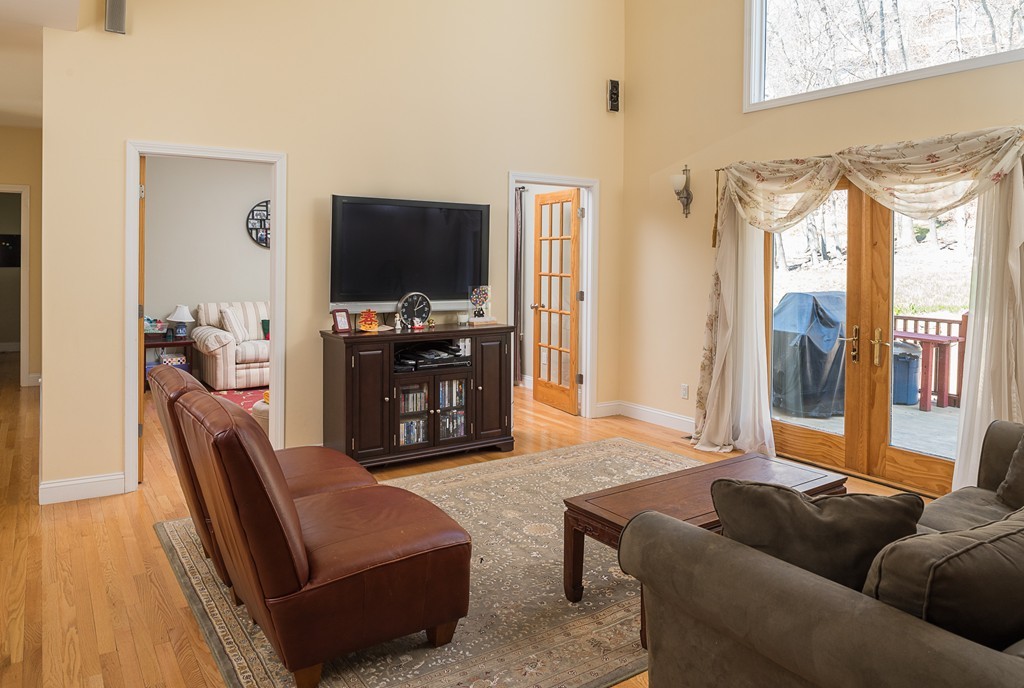 290 Hartman Road Newton, MA 02459 - Photo 7 of 30