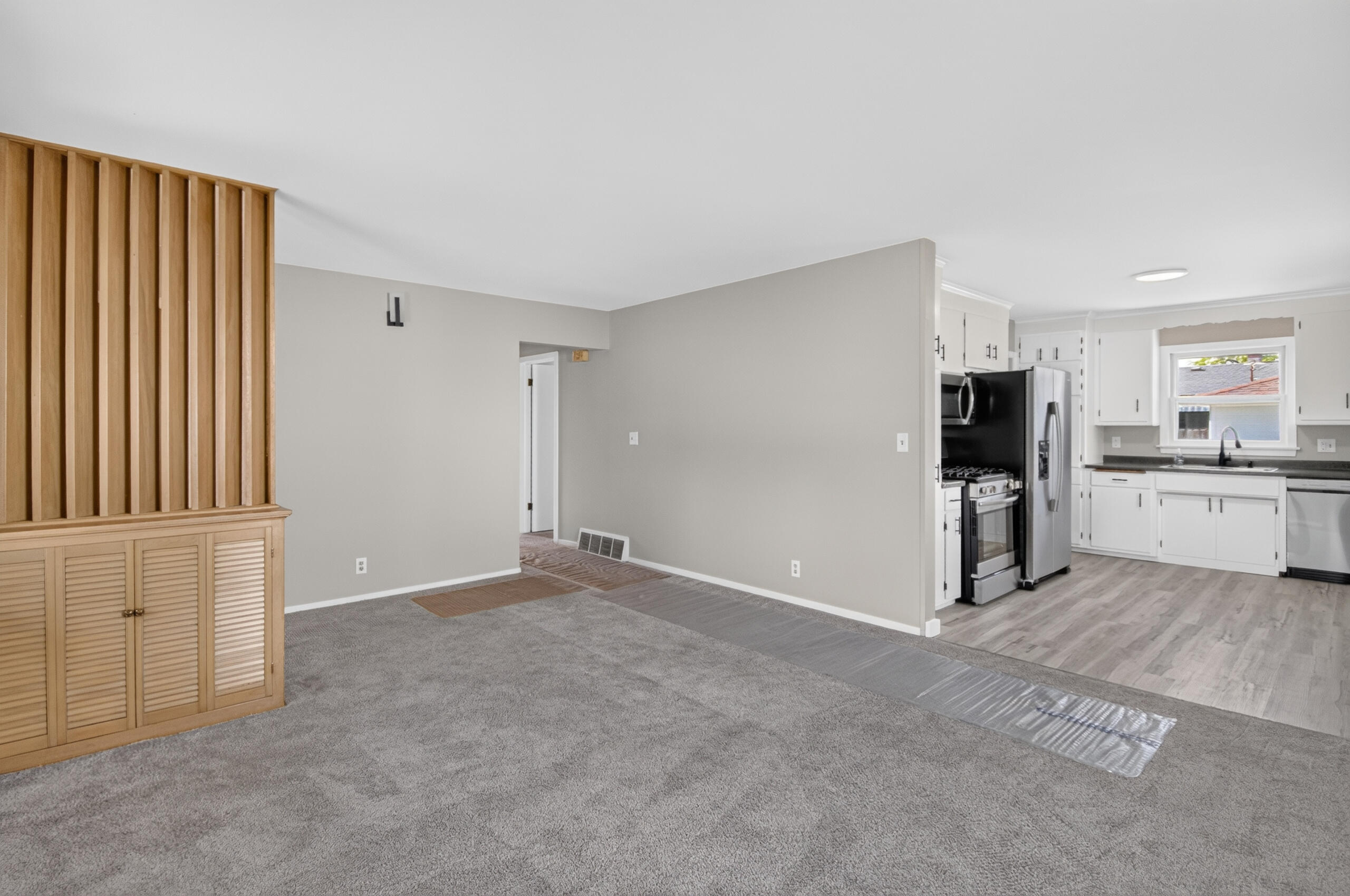 1008 Saxony Drive Racine, WI 53402 - Photo 6 of 23 IMG_4443