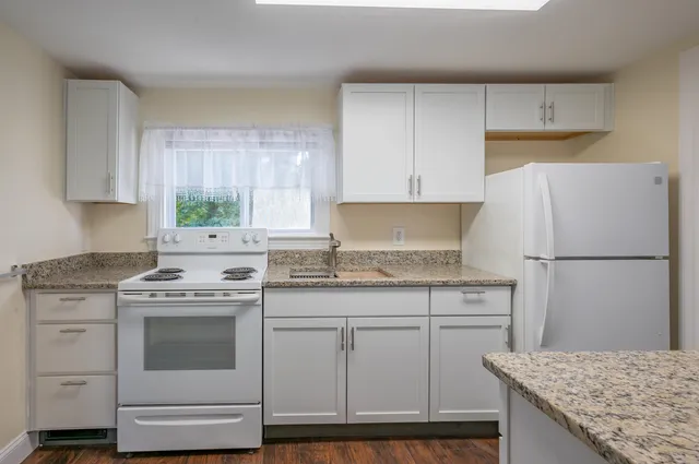 $2,700 | 177 Chestnut Street, Nashua, NH 03060