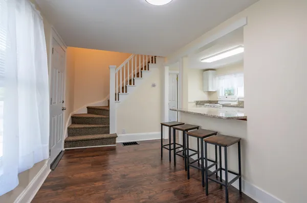 $2,700 | 177 Chestnut Street, Nashua, NH 03060