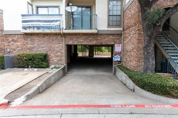 $1,195 | 501 Arbor Creek Drive, Unit 213, Euless, TX 76039