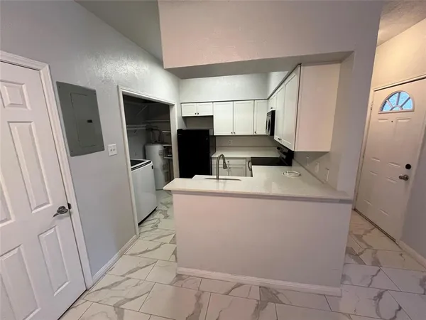 $1,195 | 501 Arbor Creek Drive, Unit 213, Euless, TX 76039