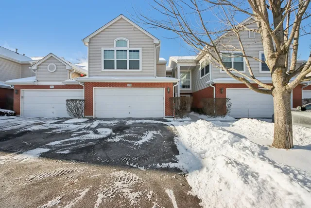 $349,999 | 858 Old Checker Road, Buffalo Grove, IL 60089