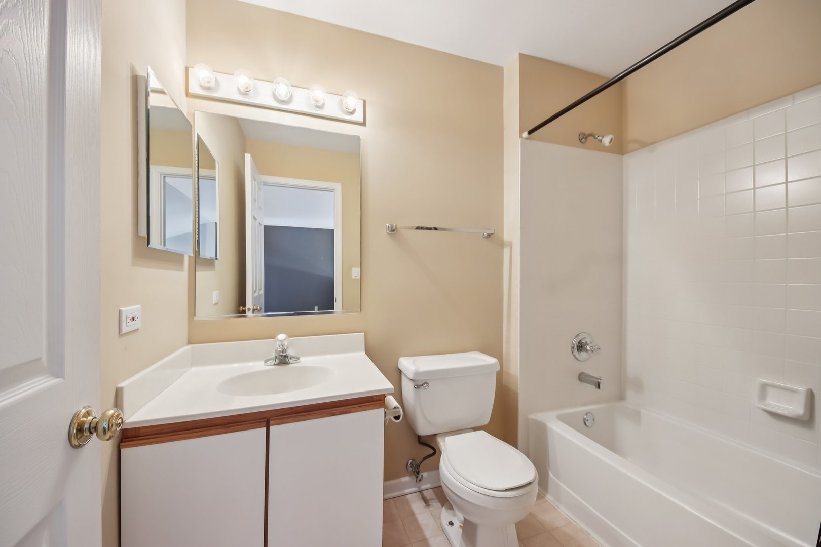 858 Old Checker Road Buffalo Grove, IL 60089 - Photo 22 of 28