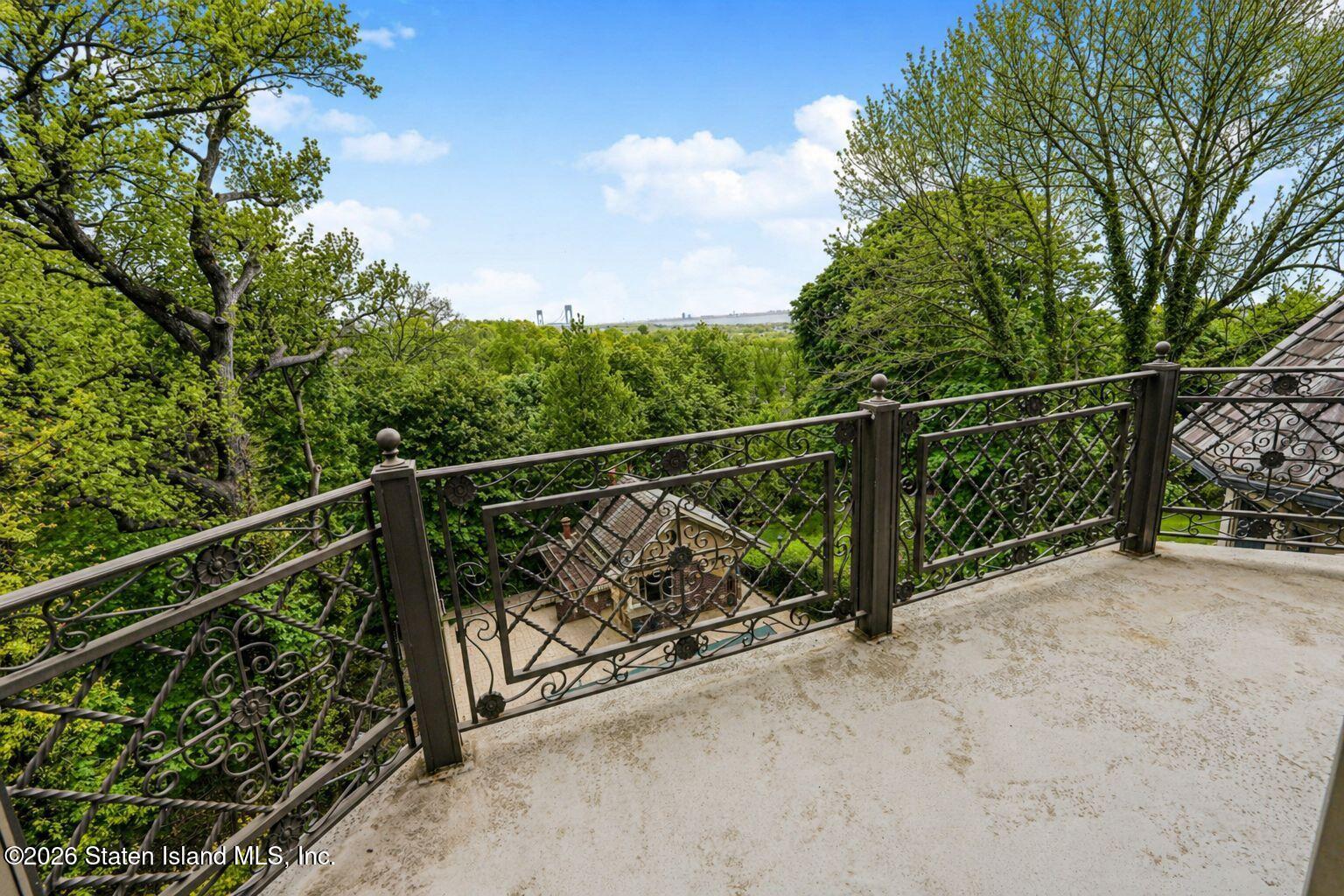 125 Benedict Road Staten Island, NY 10304 - Photo 50 of 96 125 Top Floor Balcony