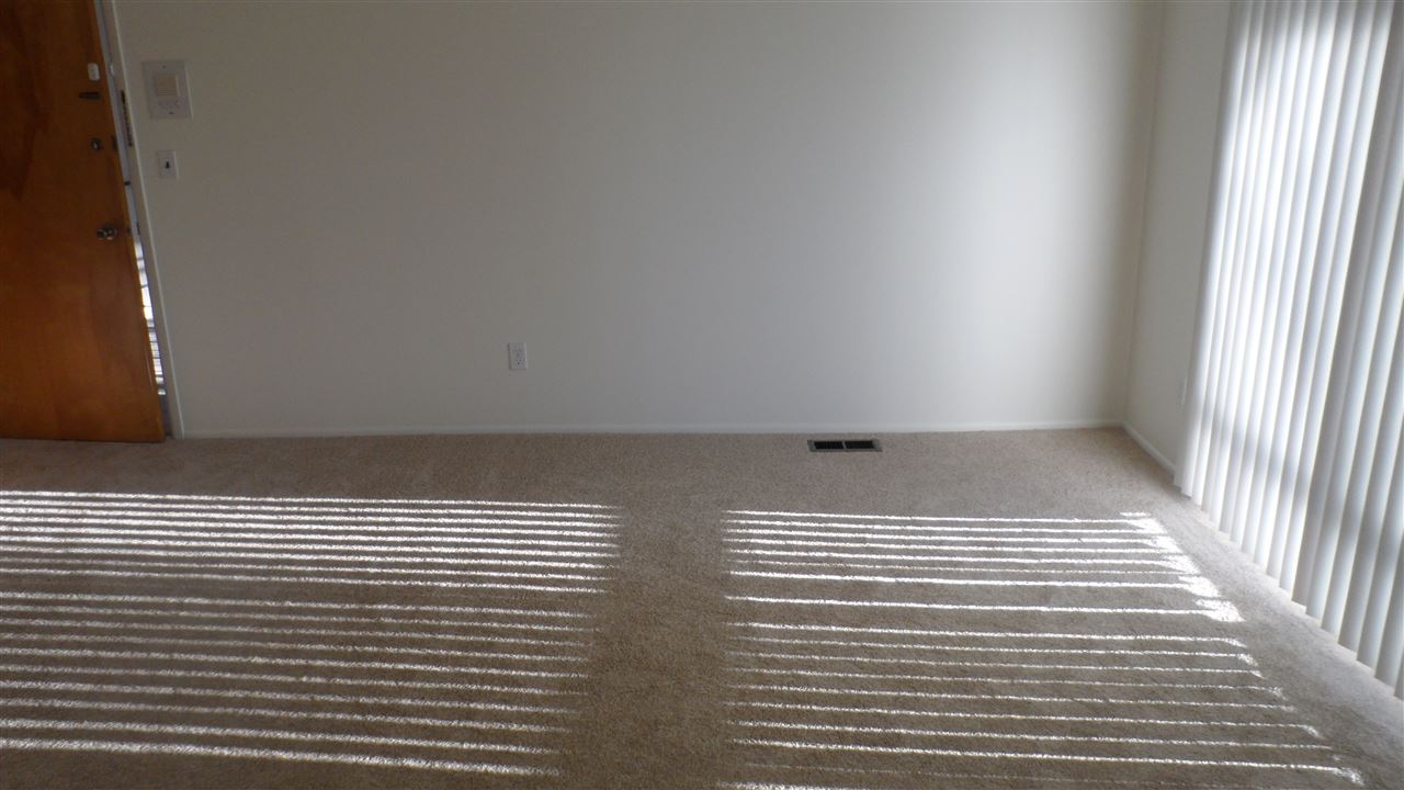 29390 Hoover Road Warren, MI 48093 - Photo 8 of 34 31286812-7.JPG