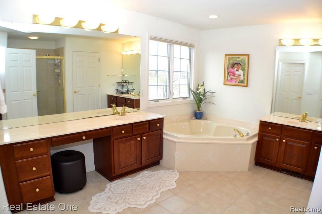 5650 Stonehaven Boulevard Rochester, MI 48306 - Photo 23 of 36 025.jpg