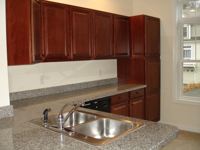 45 Hackett Hill Road, Unit 30 Manchester, NH 03102 - Photo 11 of 14