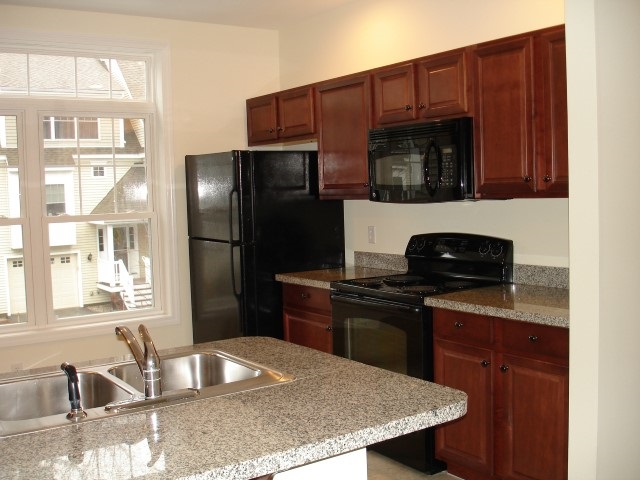 45 Hackett Hill Road, Unit 30 Manchester, NH 03102 - Photo 7 of 14