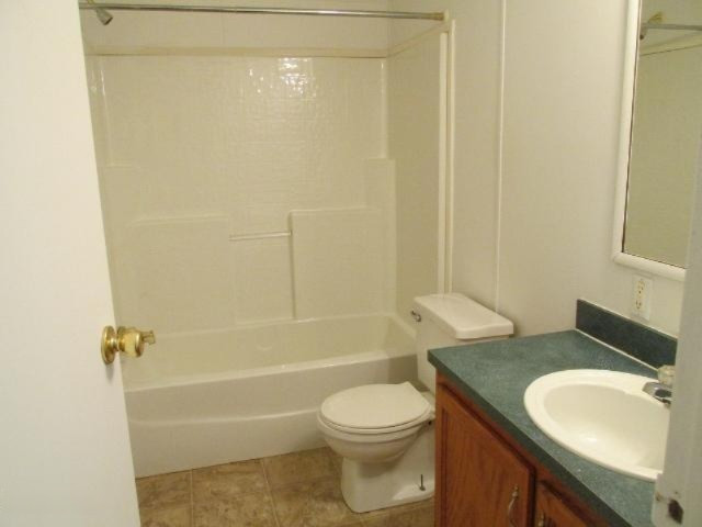 7019 West Cutler Road Lakeview, MI 48850 - Photo 4 of 4 IMG_0386 (640x480)