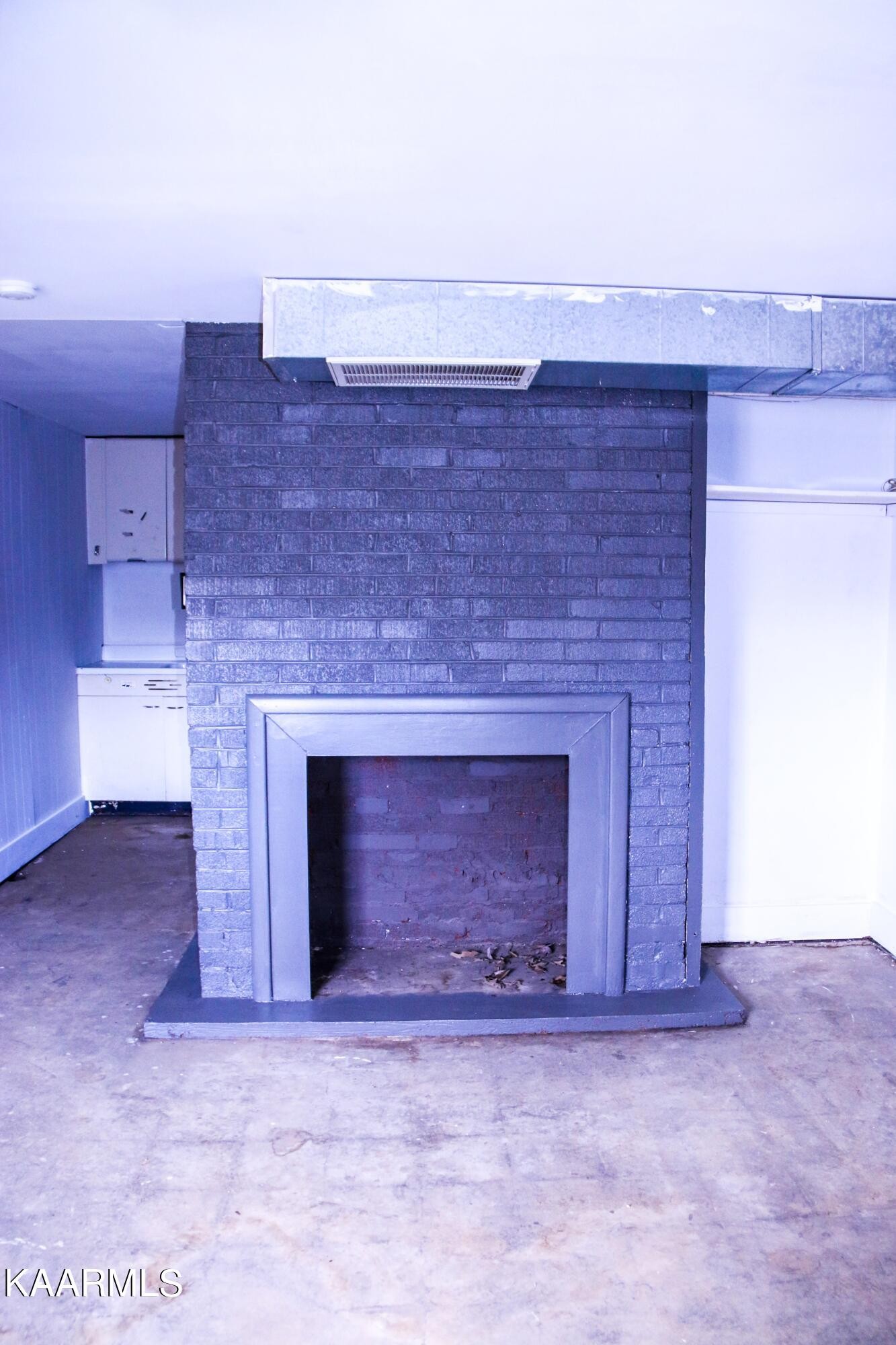 212 Kasson Road Knoxville, TN 37920 - Photo 13 of 22 a view of fireplace and a room