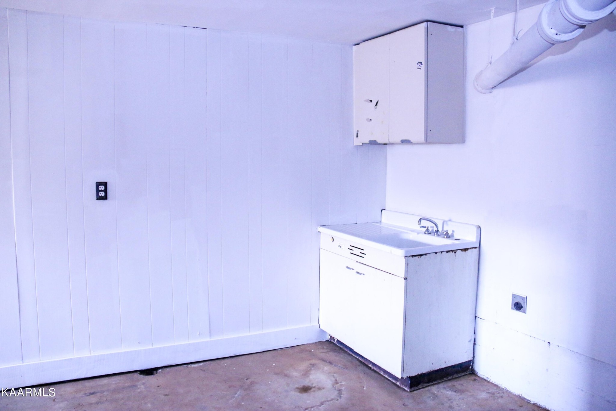 212 Kasson Road Knoxville, TN 37920 - Photo 15 of 22 a utility room with a sink