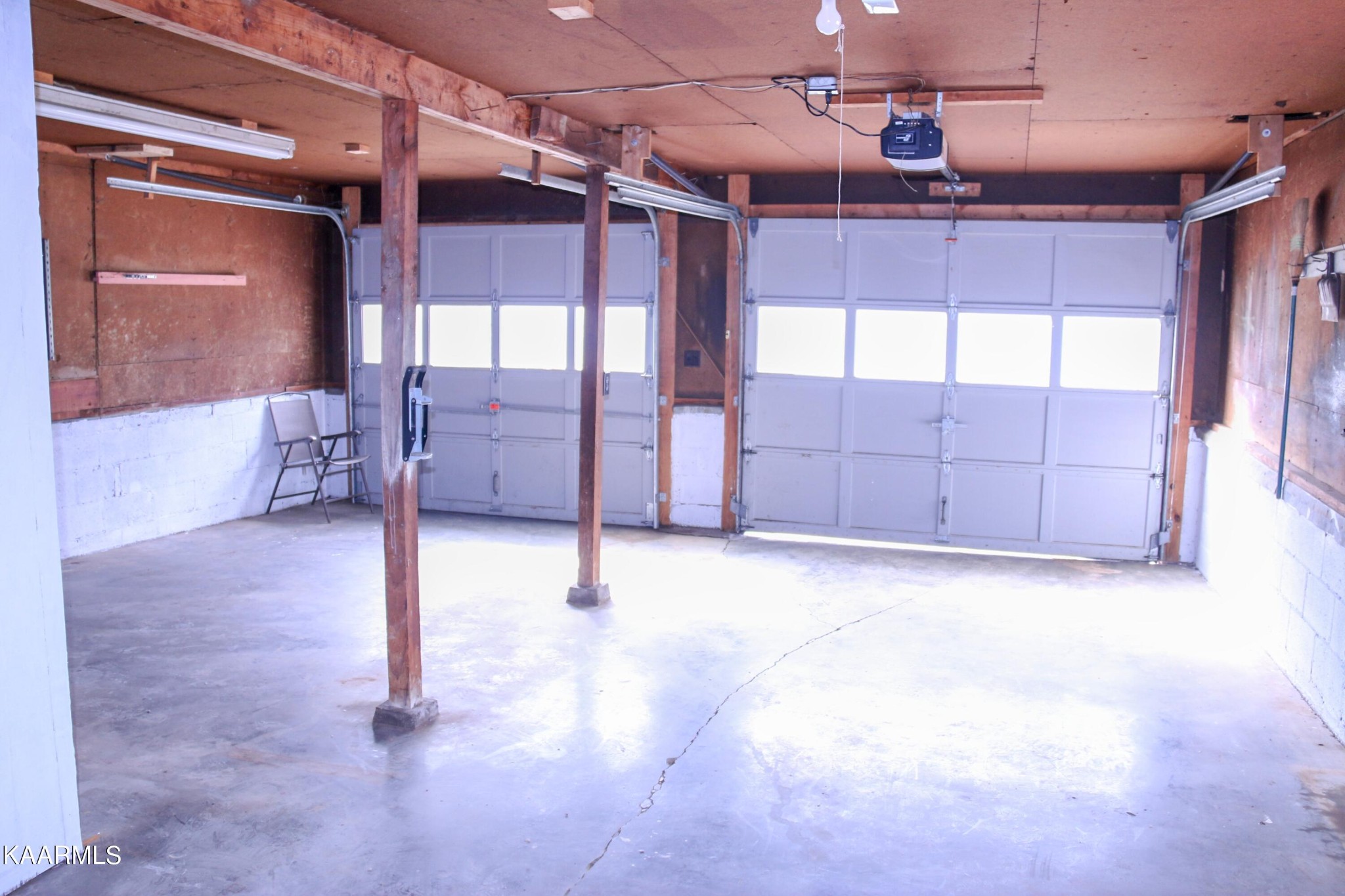 212 Kasson Road Knoxville, TN 37920 - Photo 21 of 22 a view of an empty room with a window