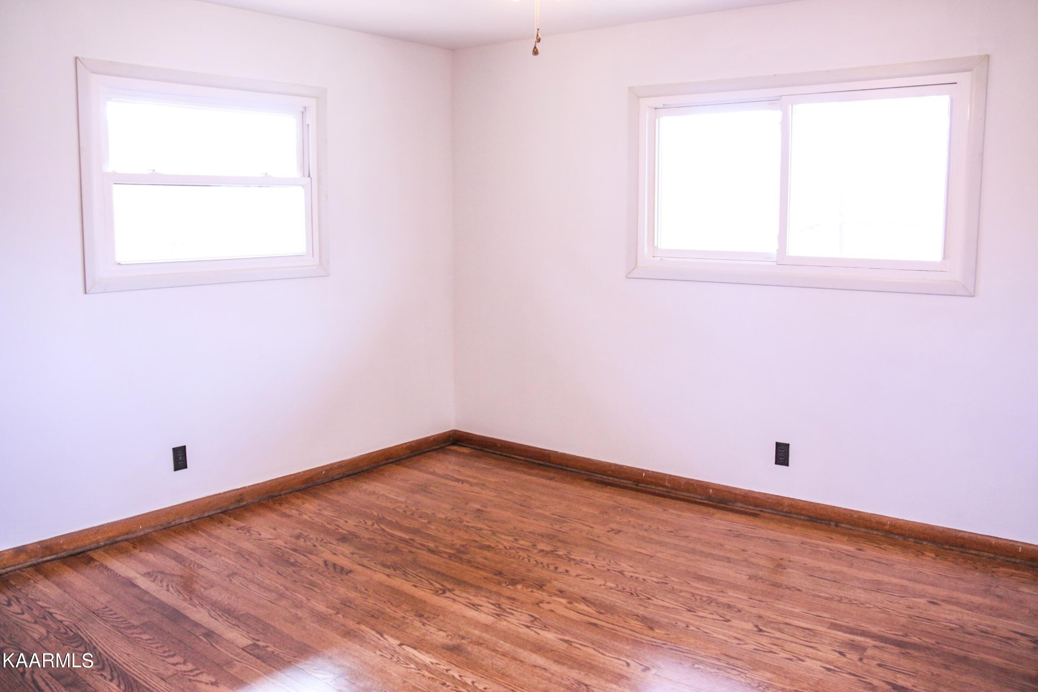 212 Kasson Road Knoxville, TN 37920 - Photo 8 of 22 an empty room with a window