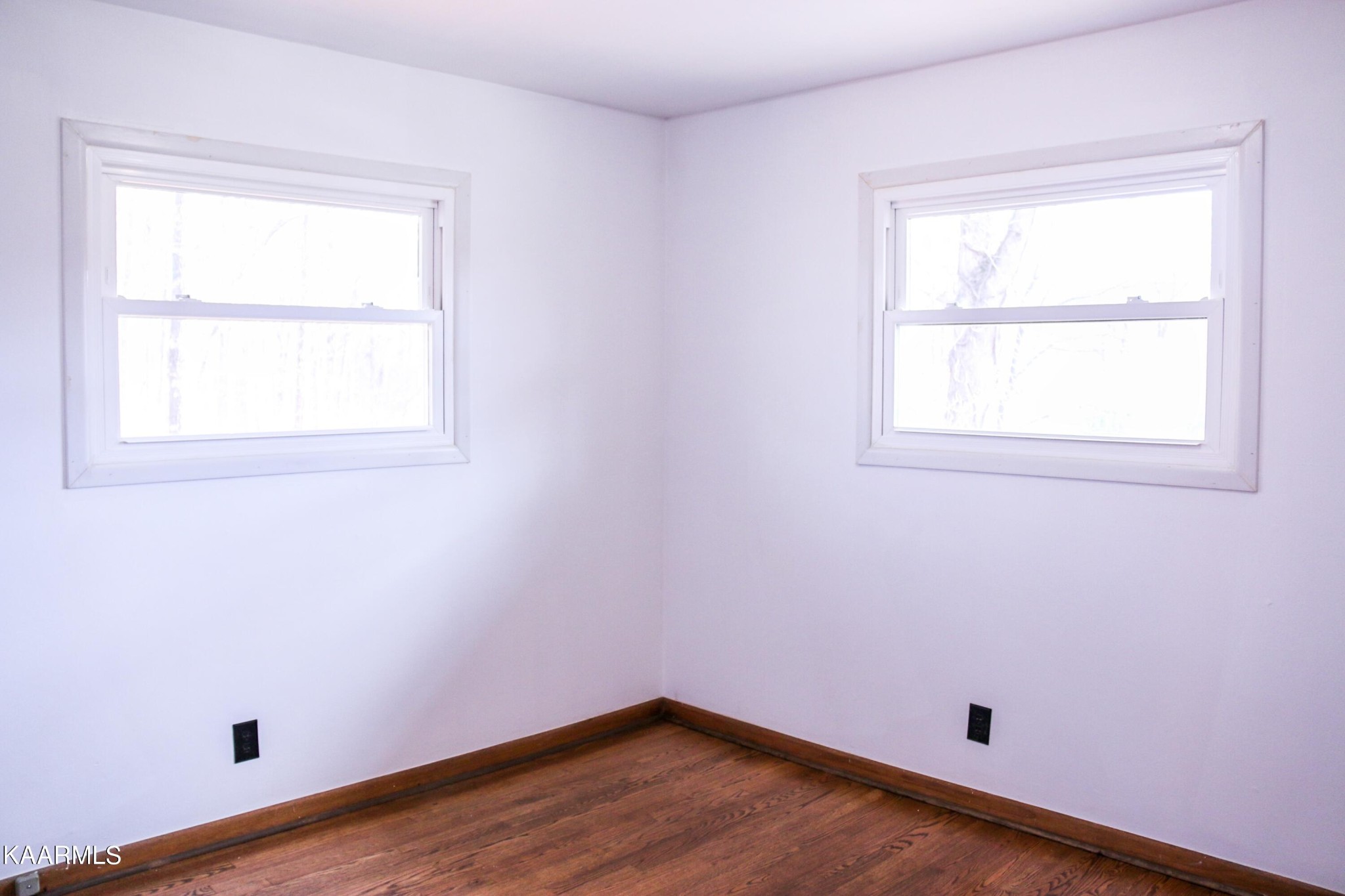 212 Kasson Road Knoxville, TN 37920 - Photo 10 of 22 an empty room with a window