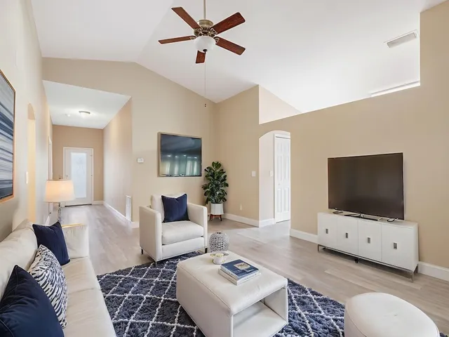 $389,000 | 595 Willow Court, Sebastian, FL 32958