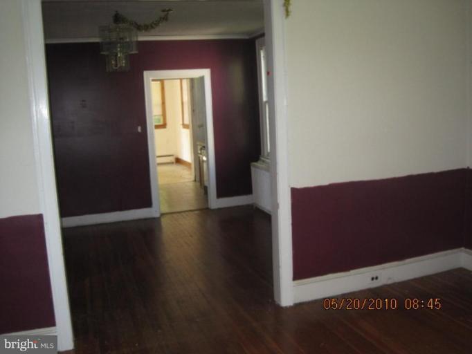 4527 Raspe Avenue Baltimore, MD 21206 - Photo 5 of 18 Living Room