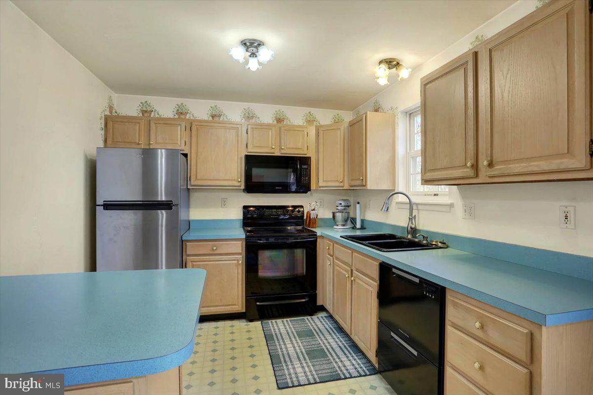 1009 Jefferson Drive Middletown, PA 17057 - Photo 12 of 35 Kitchen