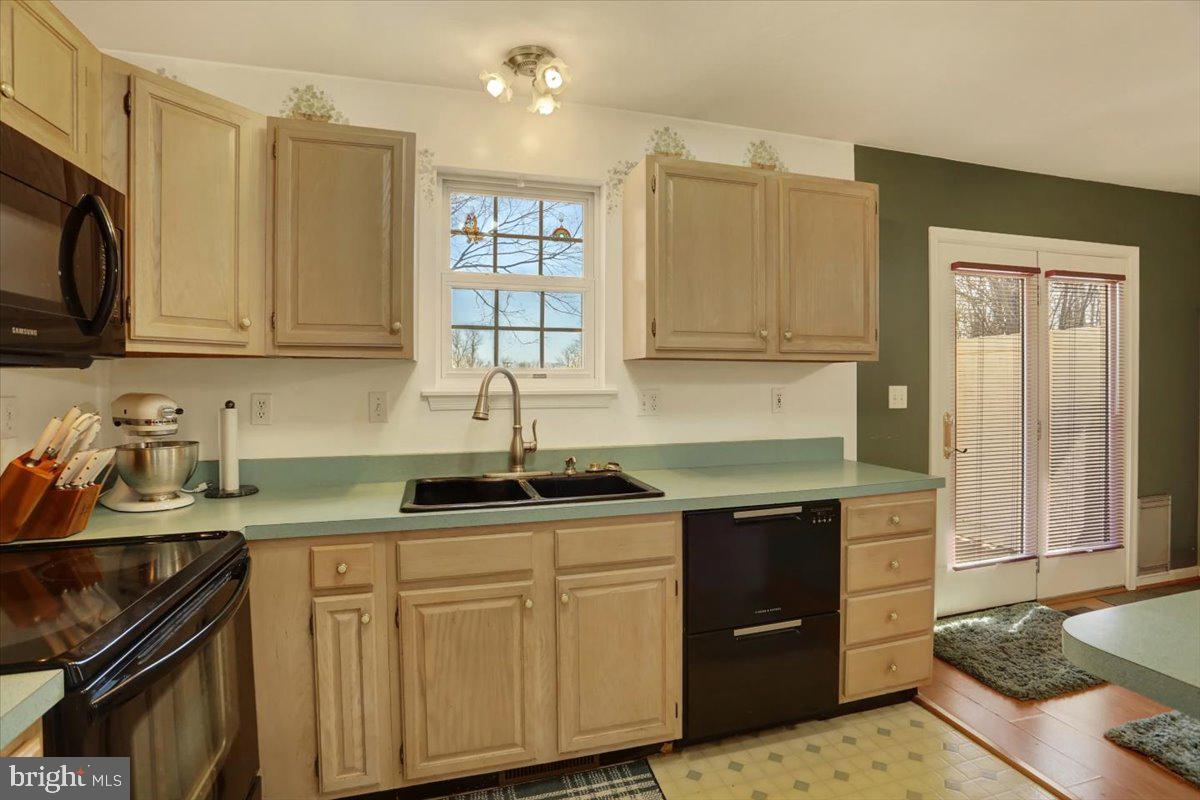 1009 Jefferson Drive Middletown, PA 17057 - Photo 13 of 35 Kitchen