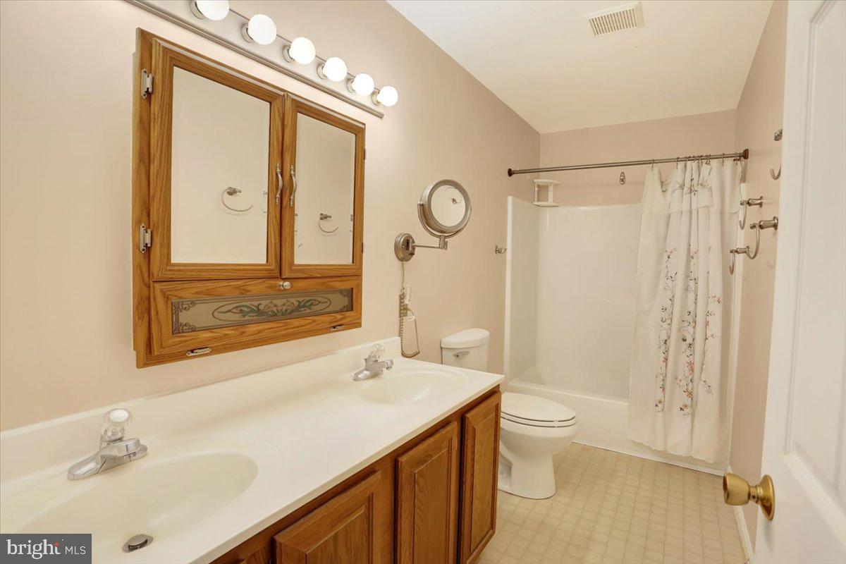 1009 Jefferson Drive Middletown, PA 17057 - Photo 21 of 35 Full Bath