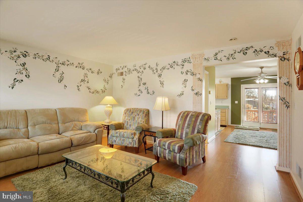 1009 Jefferson Drive Middletown, PA 17057 - Photo 7 of 35 Living room