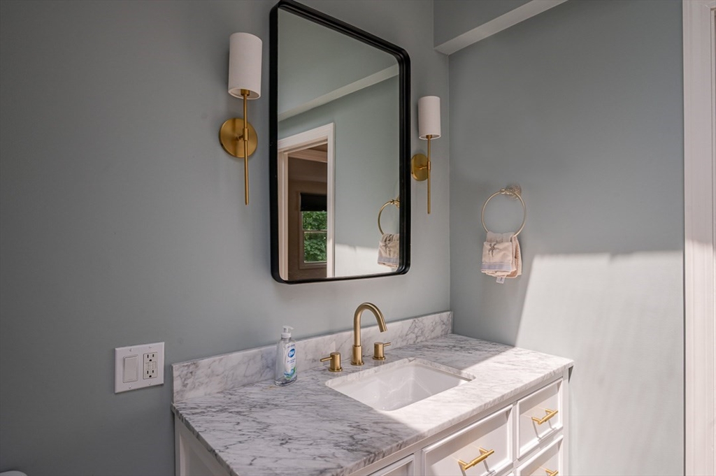 10 Richards Road Weymouth, MA 02189 - Photo 27 of 40