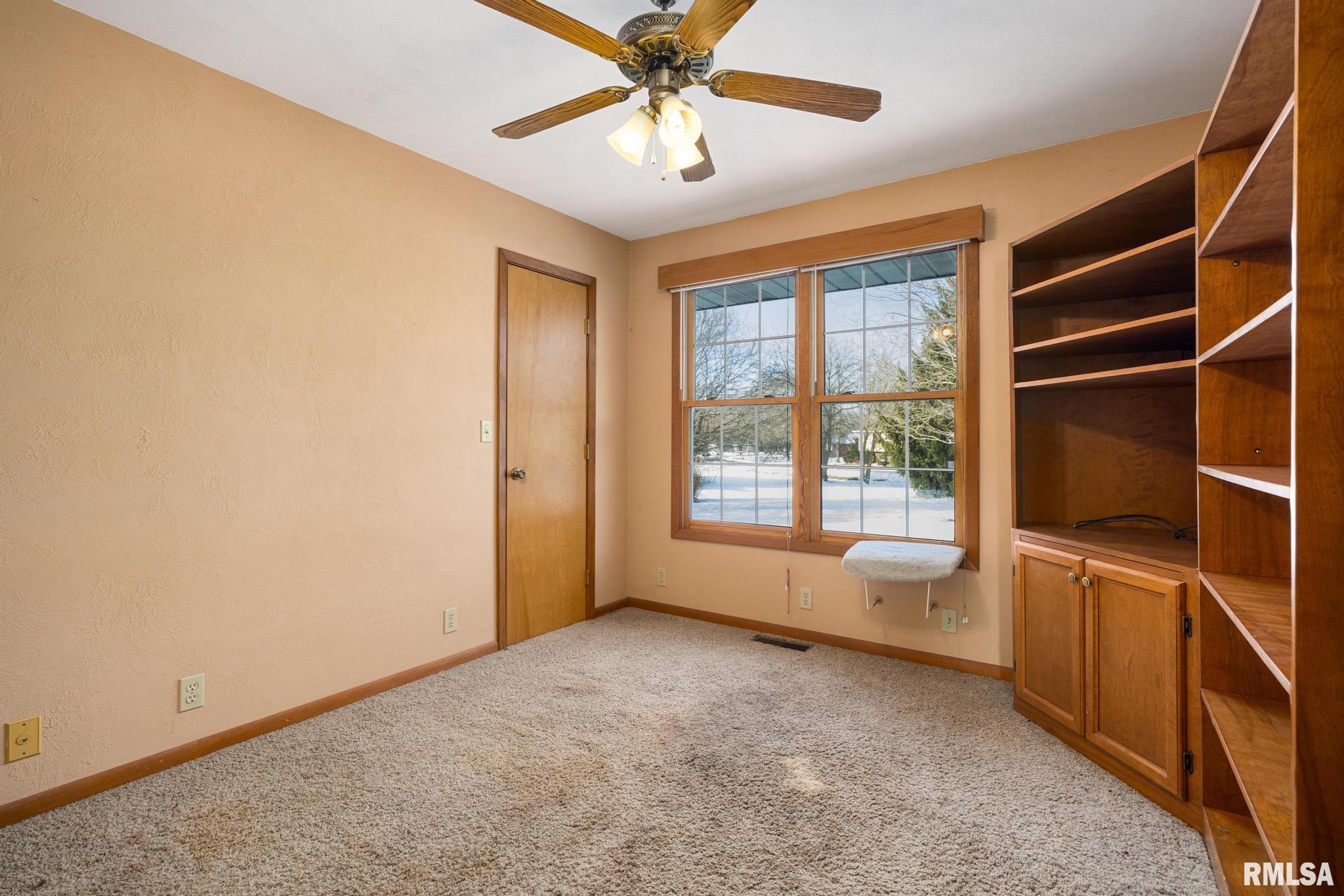 2300 Mayflower Drive Pekin, IL 61554 - Photo 15 of 38