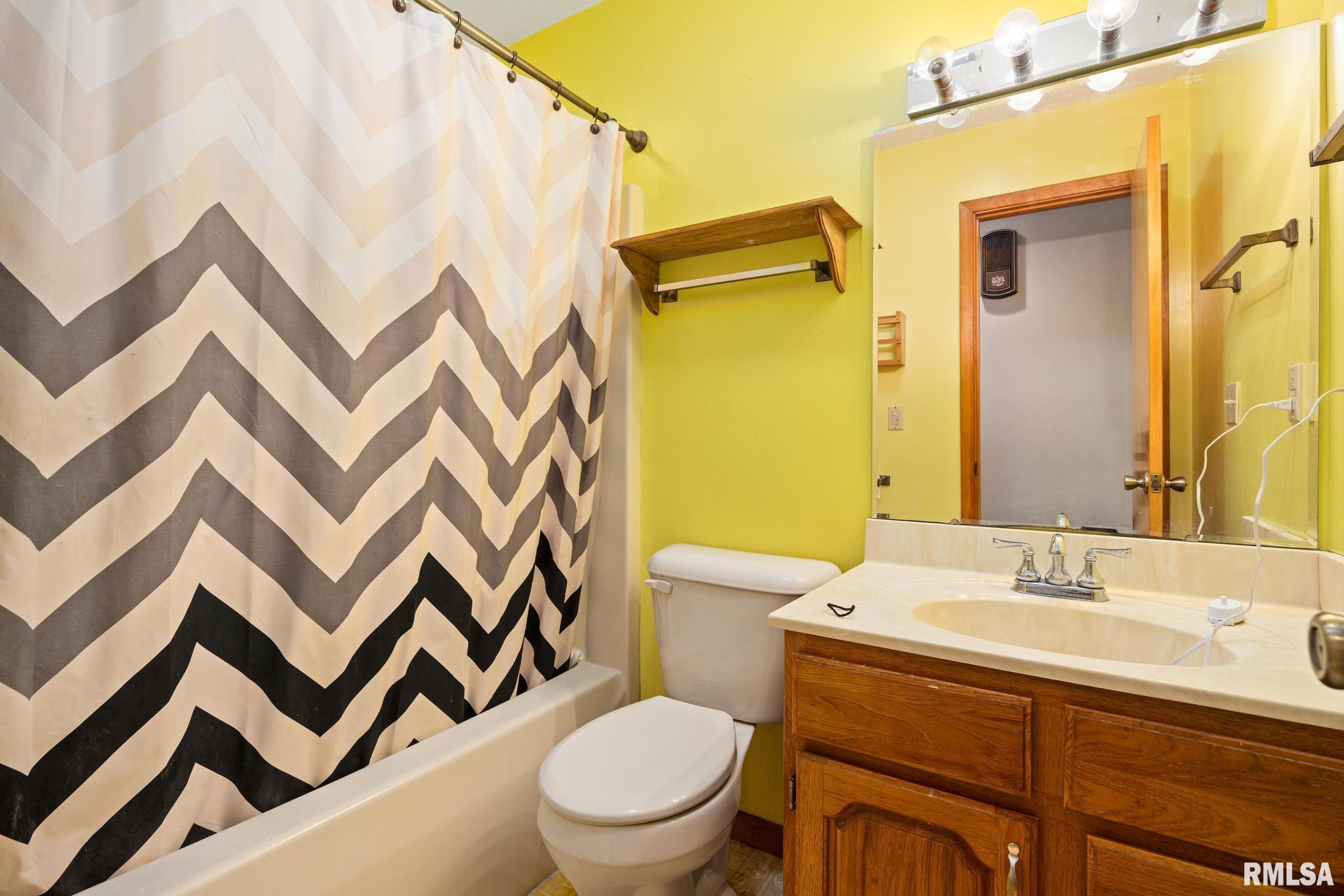 2300 Mayflower Drive Pekin, IL 61554 - Photo 17 of 38