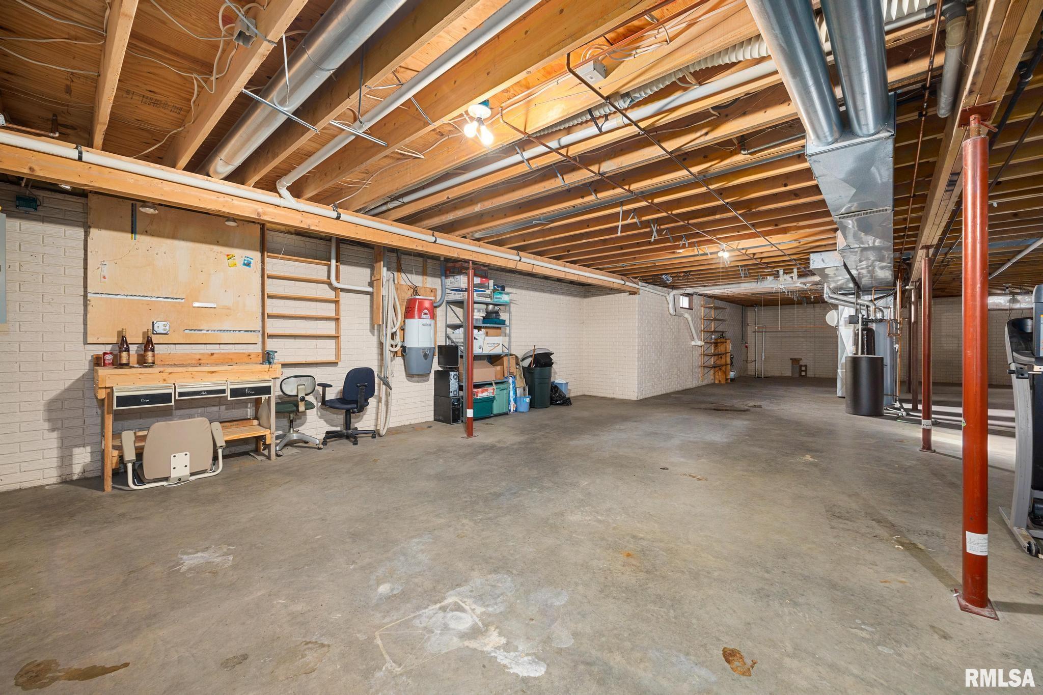 2300 Mayflower Drive Pekin, IL 61554 - Photo 25 of 38