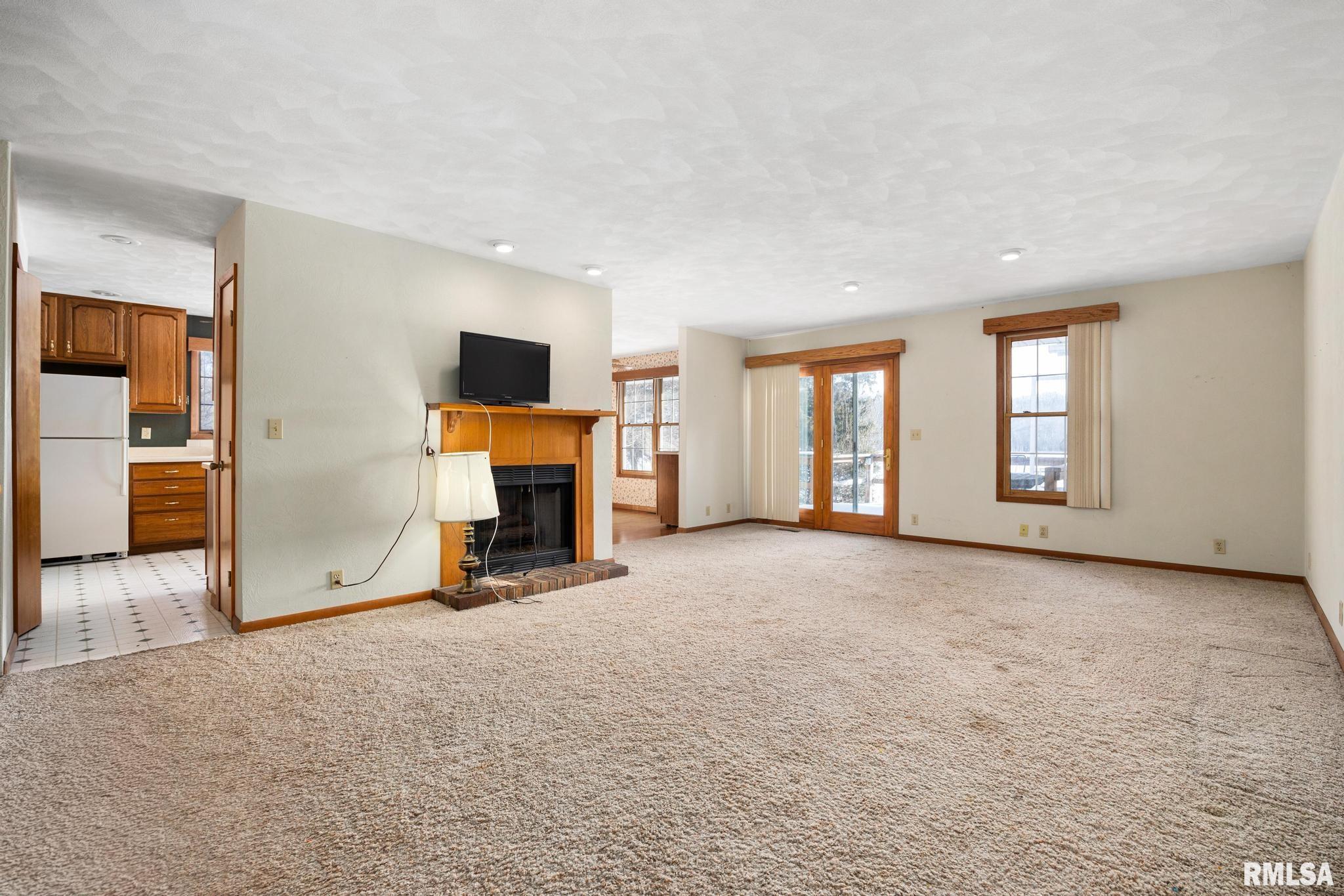 2300 Mayflower Drive Pekin, IL 61554 - Photo 6 of 38