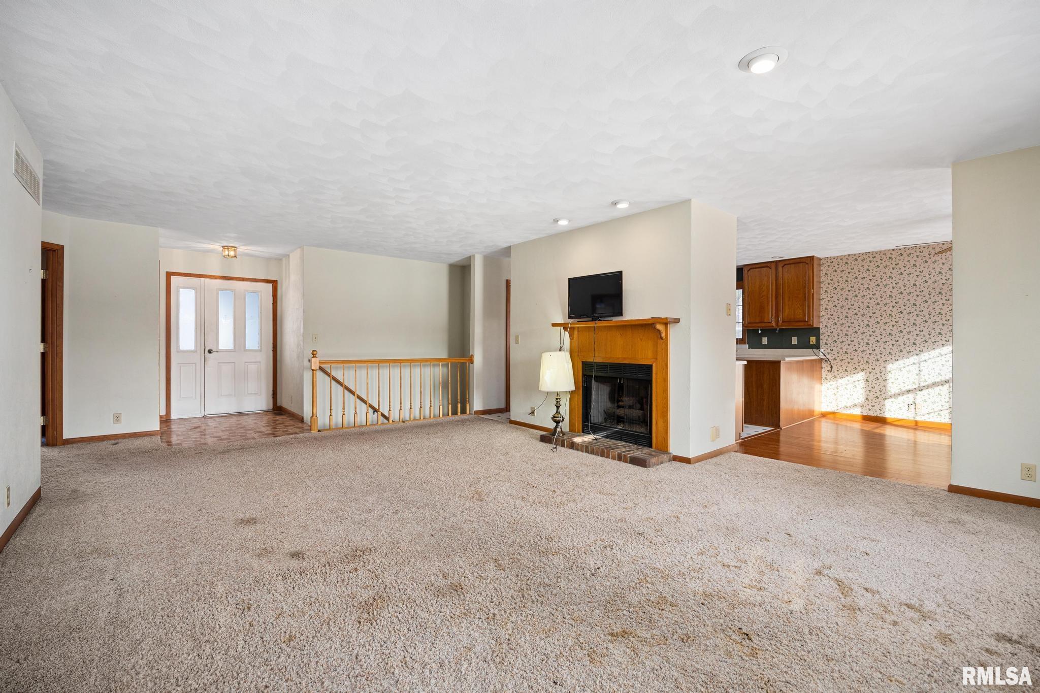 2300 Mayflower Drive Pekin, IL 61554 - Photo 7 of 38